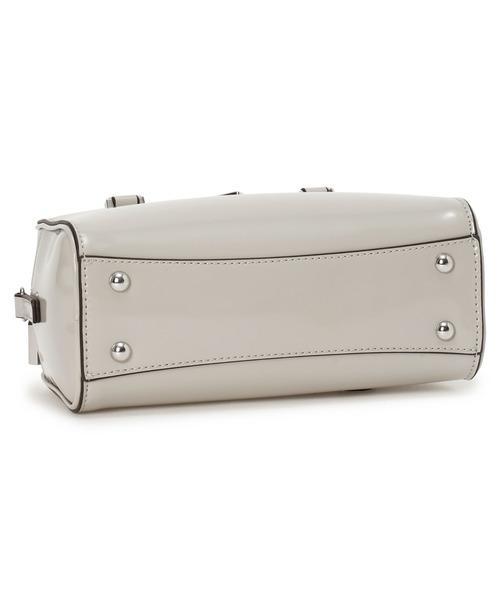 Guess（ゲス）の「ARNELA Mini Satchel ミニボストンバッグ  （ショルダーバッグ・レディース・ベージュ/ブラック/バーガンディー・ONE SIZE）」の14枚目の写真