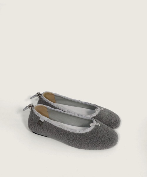 hiamu(ヒアム)の「ボアファーフラワーストッパーポイントフラットシューズ/2025 AW NEW COLLECTION(バレエシューズ・レディース・ブラウン/グレー/アイボリー/ブラック・23.0cm/23.5cm/24.0cm/24.5cm/25.0cm)」の3枚目の写真