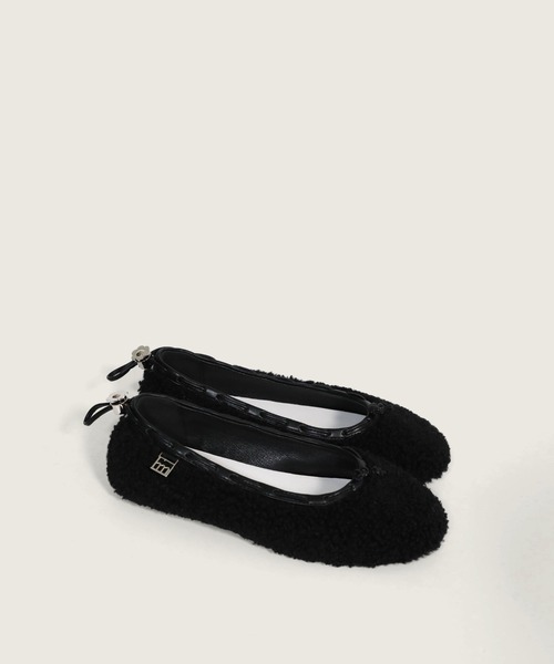hiamu(ヒアム)の「ボアファーフラワーストッパーポイントフラットシューズ/2025 AW NEW COLLECTION(バレエシューズ・レディース・ブラウン/グレー/アイボリー/ブラック・23.0cm/23.5cm/24.0cm/24.5cm/25.0cm)」の2枚目の写真