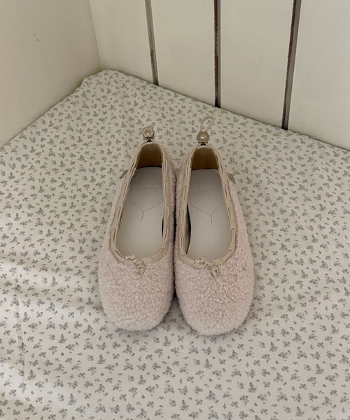 hiamu(ヒアム)の「ボアファーフラワーストッパーポイントフラットシューズ/2025 AW NEW COLLECTION(バレエシューズ・レディース・ブラウン/グレー/アイボリー/ブラック・23.0cm/23.5cm/24.0cm/24.5cm/25.0cm)」の10枚目の写真