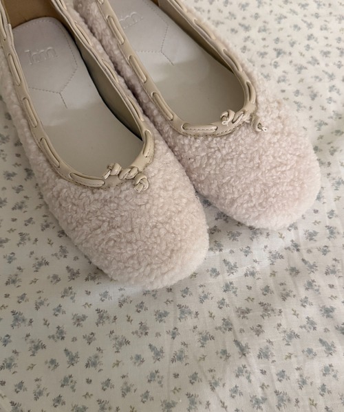 hiamu(ヒアム)の「ボアファーフラワーストッパーポイントフラットシューズ/2025 AW NEW COLLECTION(バレエシューズ・レディース・ブラウン/グレー/アイボリー/ブラック・23.0cm/23.5cm/24.0cm/24.5cm/25.0cm)」の11枚目の写真