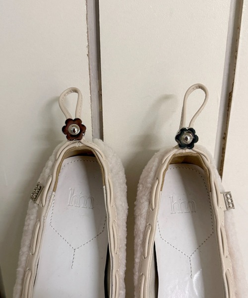 hiamu(ヒアム)の「ボアファーフラワーストッパーポイントフラットシューズ/2025 AW NEW COLLECTION(バレエシューズ・レディース・ブラウン/グレー/アイボリー/ブラック・23.0cm/23.5cm/24.0cm/24.5cm/25.0cm)」の13枚目の写真