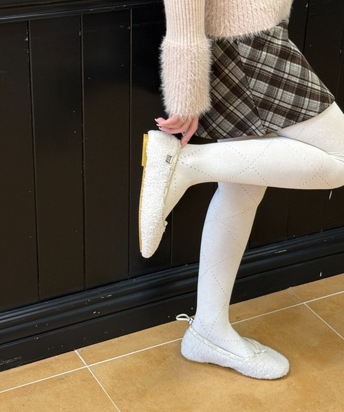 hiamu(ヒアム)の「ボアファーフラワーストッパーポイントフラットシューズ/2025 AW NEW COLLECTION(バレエシューズ・レディース・ブラウン/グレー/アイボリー/ブラック・23.0cm/23.5cm/24.0cm/24.5cm/25.0cm)」の16枚目の写真