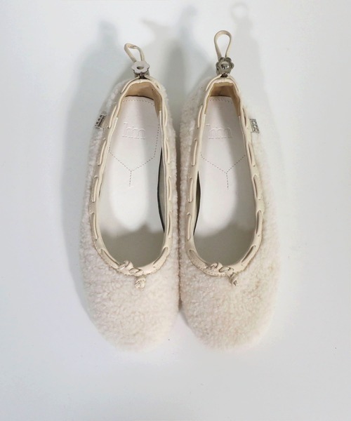 hiamu(ヒアム)の「ボアファーフラワーストッパーポイントフラットシューズ/2025 AW NEW COLLECTION(バレエシューズ・レディース・ブラウン/グレー/アイボリー/ブラック・23.0cm/23.5cm/24.0cm/24.5cm/25.0cm)」の5枚目の写真