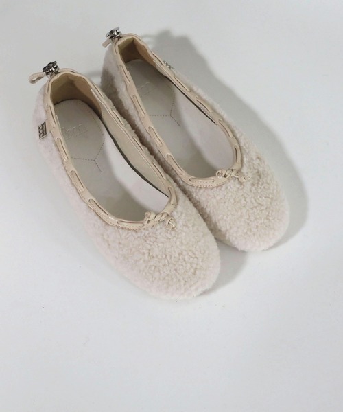 hiamu(ヒアム)の「ボアファーフラワーストッパーポイントフラットシューズ/2025 AW NEW COLLECTION(バレエシューズ・レディース・ブラウン/グレー/アイボリー/ブラック・23.0cm/23.5cm/24.0cm/24.5cm/25.0cm)」の7枚目の写真