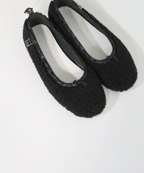hiamu(ヒアム)の「ボアファーフラワーストッパーポイントフラットシューズ/2025 AW NEW COLLECTION(バレエシューズ・レディース・ブラウン/グレー/アイボリー/ブラック・23.0cm/23.5cm/24.0cm/24.5cm/25.0cm)」の19枚目の写真