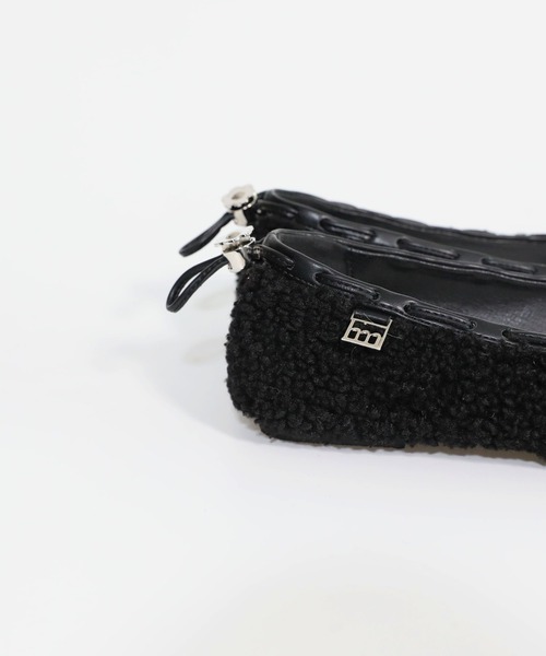 hiamu(ヒアム)の「ボアファーフラワーストッパーポイントフラットシューズ/2025 AW NEW COLLECTION(バレエシューズ・レディース・ブラウン/グレー/アイボリー/ブラック・23.0cm/23.5cm/24.0cm/24.5cm/25.0cm)」の21枚目の写真
