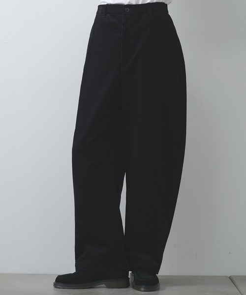 STUDIOUS（ステュディオス）の「【STUDIOUS】CORDUROY WIDE PANTS/コーデュロイワイドパンツ（その他パンツ・メンズ・オフホワイト/ブラック/ダークブラウン・1/2/3）」の2枚目の写真