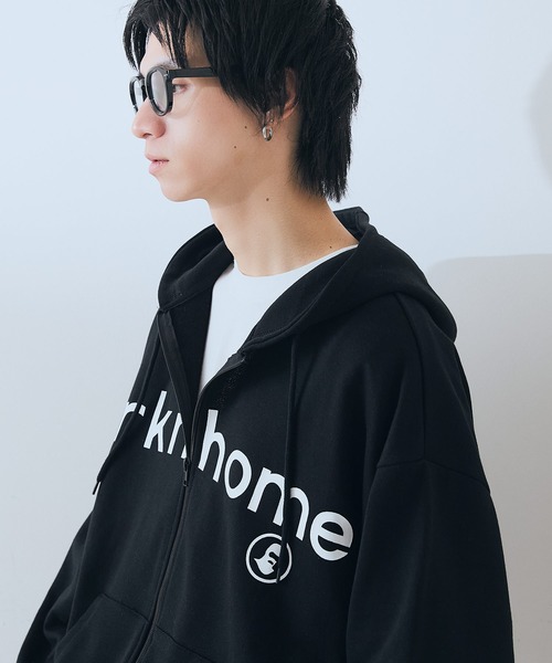 brknhome(ブロークンホーム)の「【BRKNHOME/ブロークンホーム】【シンプルロゴで着まわしやすい】カレッジロゴ プリント フルジップ スウェットパーカー カジュアル ストリート ユニセックス(パーカー・メンズ・ブラック/杢グレー・MEDIUM/LARGE)」の2枚目の写真