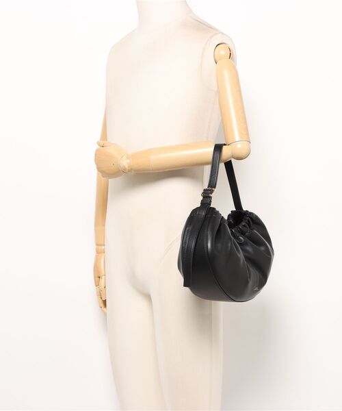 A.P.C.（アーペーセー）の「SAC NINON HOOP（トートバッグ・レディース・ブラック/ベージュ系その他/カーキ・ONESIZE）」の6枚目の写真