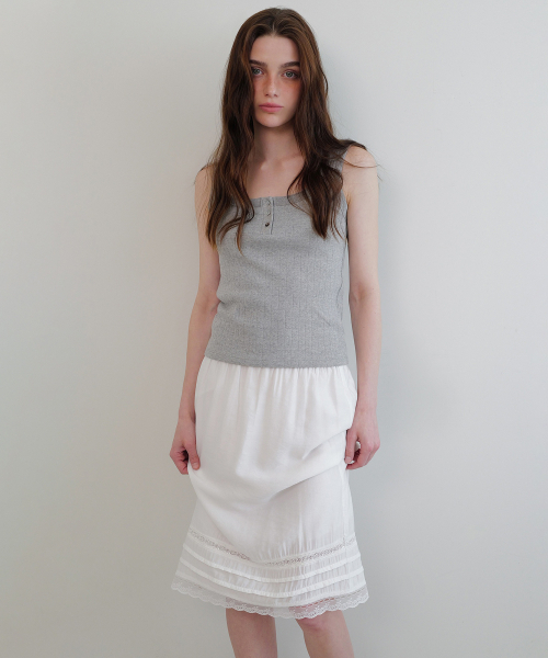 ANDNEEDS(アンドニーズ)の「Eyelet button sleeveless (gray)(Tシャツ/カットソー・レディース・その他・FREE)」の1枚目の写真