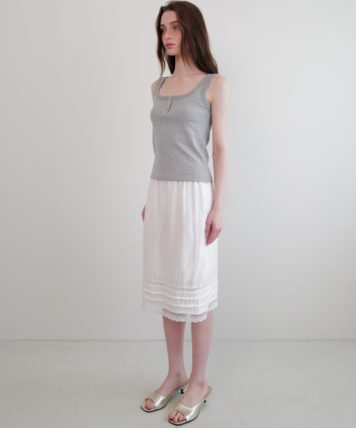 ANDNEEDS(アンドニーズ)の「Eyelet button sleeveless (gray)(Tシャツ/カットソー・レディース・その他・FREE)」の2枚目の写真
