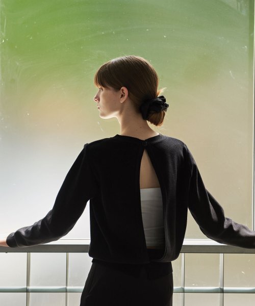 38COMEONCOMMON(38カモンコモン)の「Back cut-out knit (Black)(ニット/セーター・レディース・その他・FREE)」の1枚目の写真