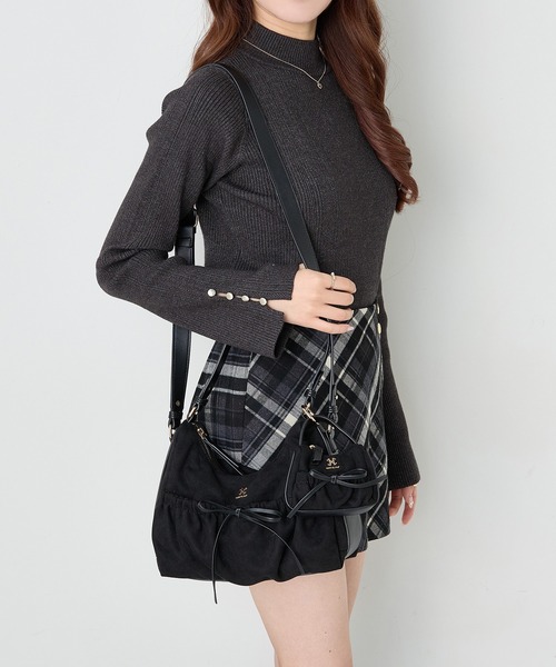 one after another NICE CLAUP（ワンアフターアナザーナイスクラップ）の「チャーム付きドロストバッグ（ショルダーバッグ・レディース・ブラック/ピンク/ブラウン・FREE）」の19枚目の写真