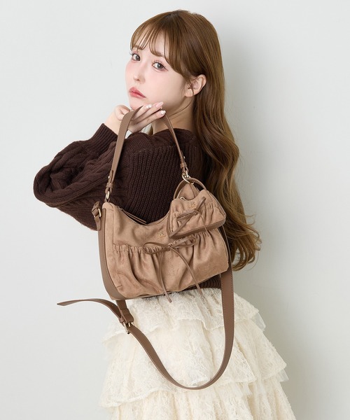 one after another NICE CLAUP（ワンアフターアナザーナイスクラップ）の「チャーム付きドロストバッグ（ショルダーバッグ・レディース・ブラック/ピンク/ブラウン・FREE）」の8枚目の写真