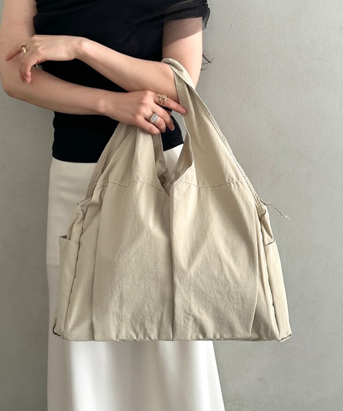 セール】新色登場【A4収納可/大容量】6ポケット付き 仕切り付き軽量