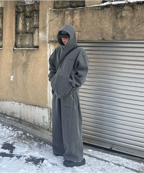 TEN PAST SEVEN(テン ファスト セブン)の「ヴィンテージウォッシングピグメントフードジップアップ - チャコール(パーカー・メンズ・その他・SMALL/LARGE/Lsize/Ssize)」の2枚目の写真