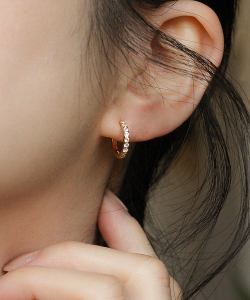 NOIR DE POUPEE（ノワールドプーペ）の「【WEB限定】K18vermeil フープピアス ホワイトトパーズ（ピアス（両耳用）・レディース・ゴールド・FREE）」の2枚目の写真