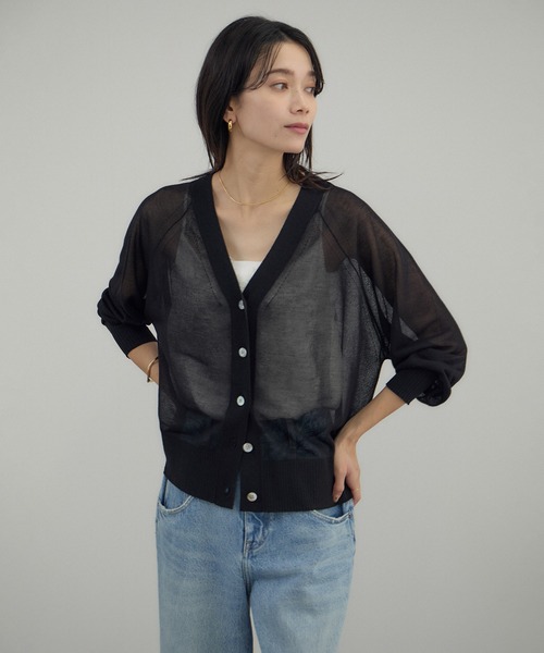 SALON adam et rope'（サロン アダム エ ロペ）の「ブライトラメVネックシアーカーディガン / UV対策・冷房対策（カーディガン/ボレロ・レディース・グレー/ブラウン系その他2/ブラック・FREE）」の10枚目の写真