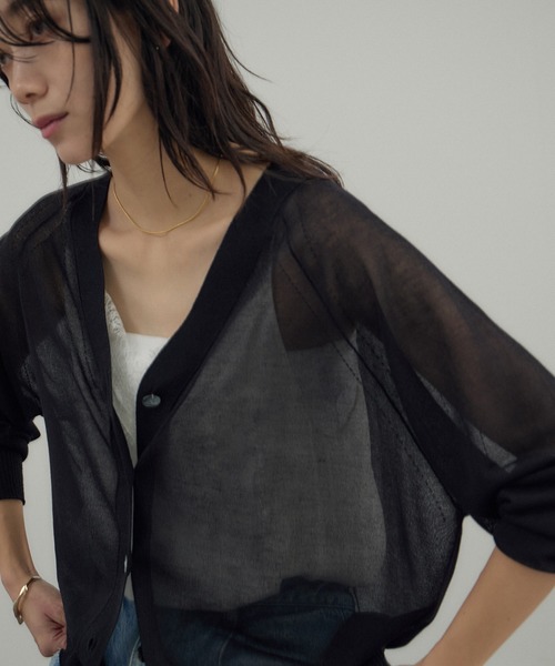 SALON adam et rope'（サロン アダム エ ロペ）の「ブライトラメVネックシアーカーディガン / UV対策・冷房対策（カーディガン/ボレロ・レディース・グレー/ブラウン系その他2/ブラック・FREE）」の11枚目の写真