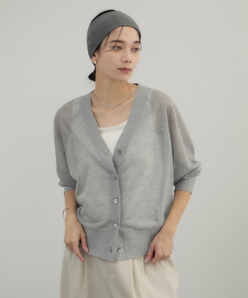 SALON adam et rope'（サロン アダム エ ロペ）の「ブライトラメVネックシアーカーディガン / UV対策・冷房対策（カーディガン/ボレロ・レディース・グレー/ブラウン系その他2/ブラック・FREE）」の14枚目の写真