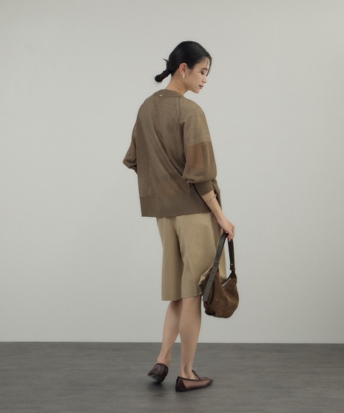 SALON adam et rope'（サロン アダム エ ロペ）の「ブライトラメVネックシアーカーディガン / UV対策・冷房対策（カーディガン/ボレロ・レディース・グレー/ブラウン系その他2/ブラック・FREE）」の16枚目の写真