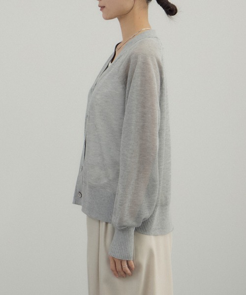 SALON adam et rope'（サロン アダム エ ロペ）の「ブライトラメVネックシアーカーディガン / UV対策・冷房対策（カーディガン/ボレロ・レディース・グレー/ブラウン系その他2/ブラック・FREE）」の21枚目の写真