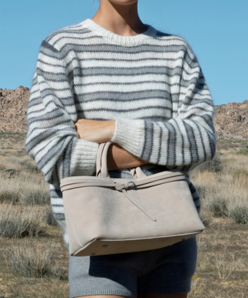 FOLNUA（フォルニュア）の「SIERRA BAG - SUEDE [3COLOR]（トートバッグ・レディース・ベージュ/ダークブラウン/キャメル・FREE）」の4枚目の写真