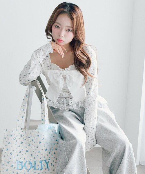 OLIVE des OLIVE(オリーブデオリーブ)の「Bloom Ribbon TOPS(Tシャツ/カットソー・レディース・ピンク/トップグレー/オフホワイト/ブラック/サックスブルー・FREE)」の7枚目の写真