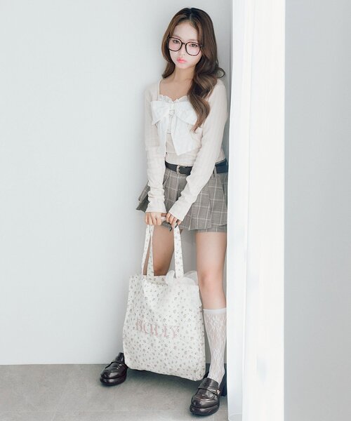 OLIVE des OLIVE(オリーブデオリーブ)の「Bloom Ribbon TOPS(Tシャツ/カットソー・レディース・ピンク/トップグレー/オフホワイト/ブラック/サックスブルー・FREE)」の21枚目の写真