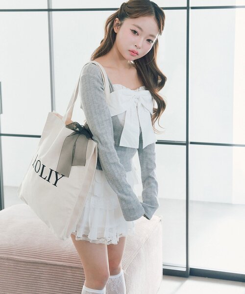 OLIVE des OLIVE（オリーブデオリーブ）の「Bloom Ribbon TOPS（Tシャツ/カットソー・レディース・ピンク/トップグレー/オフホワイト/ブラック/サックスブルー・FREE）」の9枚目の写真