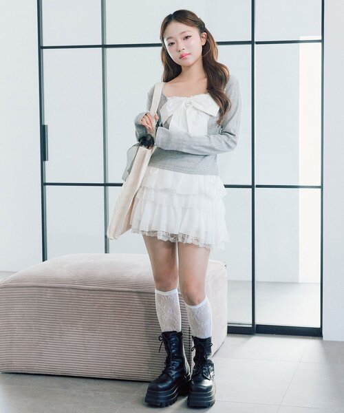 OLIVE des OLIVE（オリーブデオリーブ）の「Bloom Ribbon TOPS（Tシャツ/カットソー・レディース・ピンク/トップグレー/オフホワイト/ブラック/サックスブルー・FREE）」の11枚目の写真