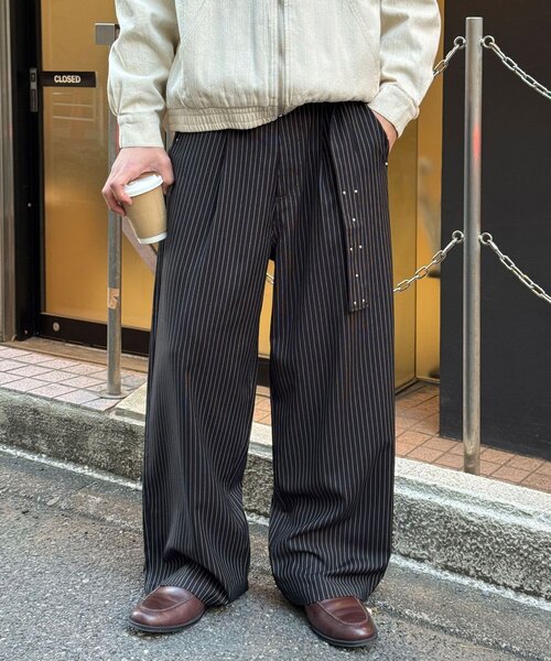 CIAOPANIC(チャオパニック)の「ベルト付きピンストライプスタッズワイドスラックス(その他パンツ・メンズ・ネイビー/グレー/ブラック・MEDIUM/LARGE)」の1枚目の写真