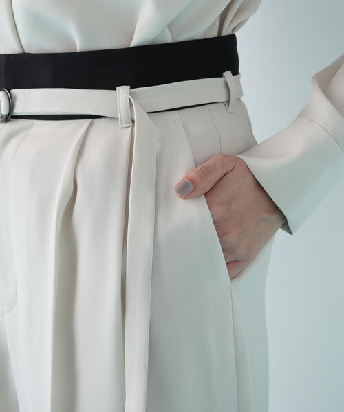 PINKY&DIANNE（ピンキーアンドダイアン）の「◆ダブルサテンタックワイドパンツ（その他パンツ・レディース・ベージュ/ブラック・38/36）」の18枚目の写真