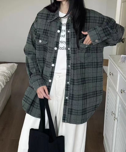 FINEnough(ファインナフ)の「オンブレチェック柄シャツ ポケット付き(シャツ/ブラウス・レディース・カーキ/ブラウン・FREE)」の1枚目の写真