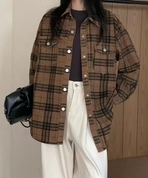 FINEnough(ファインナフ)の「オンブレチェック柄シャツ ポケット付き(シャツ/ブラウス・レディース・カーキ/ブラウン・FREE)」の3枚目の写真