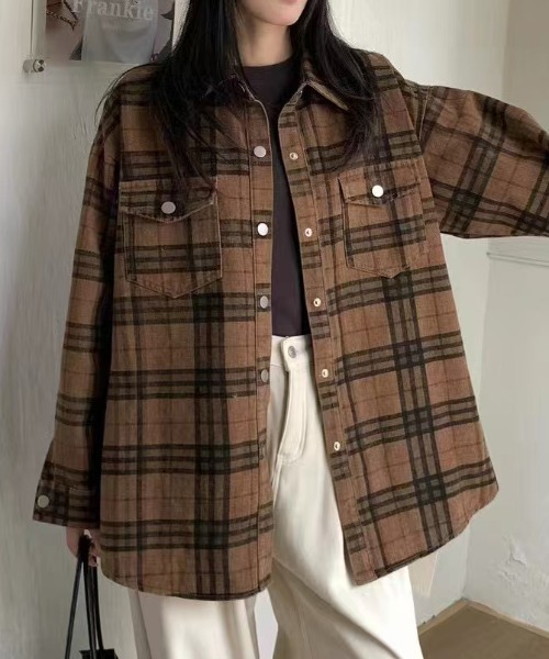 FINEnough(ファインナフ)の「オンブレチェック柄シャツ ポケット付き(シャツ/ブラウス・レディース・カーキ/ブラウン・FREE)」の6枚目の写真