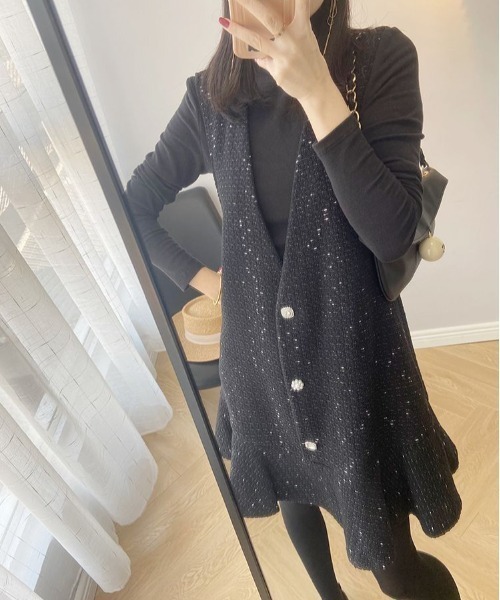 deux amour（ドゥーザムール）の「ラメツイード裾フリル深Vジャンスカ（ジャンパースカート・レディース・ブラック・M）」の2枚目の写真