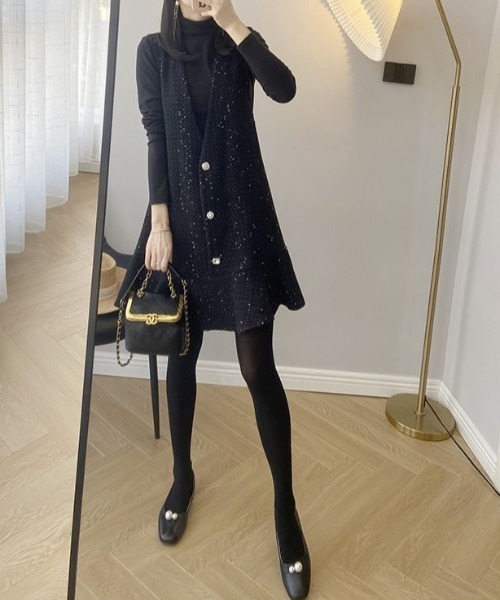 deux amour（ドゥーザムール）の「ラメツイード裾フリル深Vジャンスカ（ジャンパースカート・レディース・ブラック・M）」の4枚目の写真