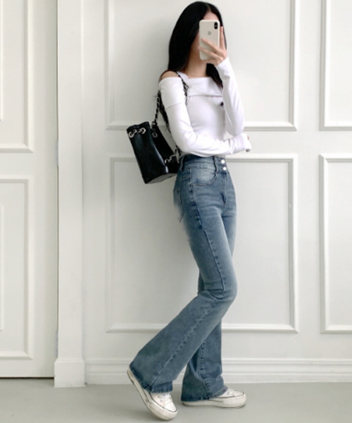 VIVID LADY（ビビッドレディー）の「骨盤パット付き ハイウエスト フレアデニムパンツ（デニムパンツ・レディース・ブラック/ライトブルー/ブルー・SMALL/MEDIUM/LARGE）」の20枚目の写真