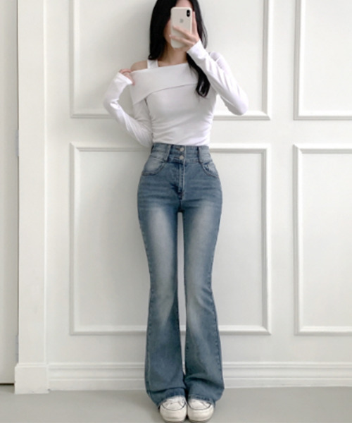 VIVID LADY（ビビッドレディー）の「骨盤パット付き ハイウエスト フレアデニムパンツ（デニムパンツ・レディース・ブラック/ライトブルー/ブルー・SMALL/MEDIUM/LARGE）」の21枚目の写真
