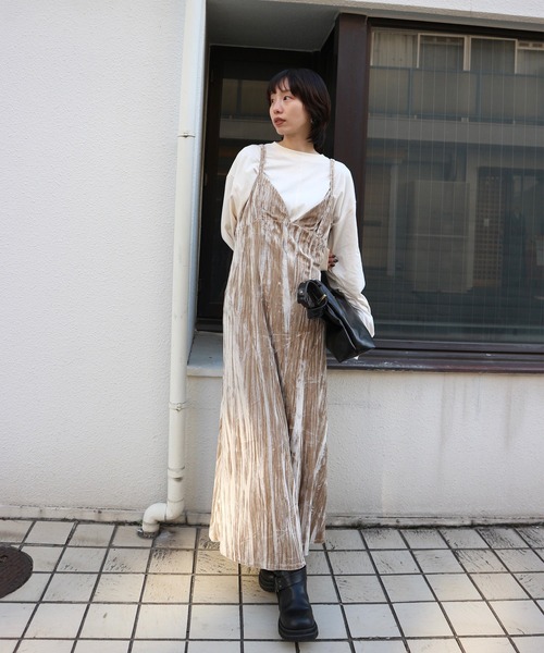 Ameri(アメリ)の「VELOR SET UP(ワンピース・レディース・ダークブルー/ピンク/アイボリー・SMALL/MEDIUM)」の4枚目の写真