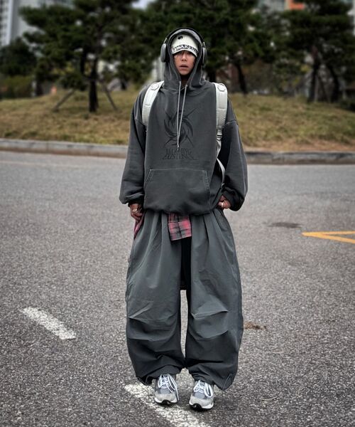 THE MILE(ザマイル)の「ブルーミングダストスウェットフード BLACK(パーカー・メンズ・その他・S/M/L/XL)」の3枚目の写真
