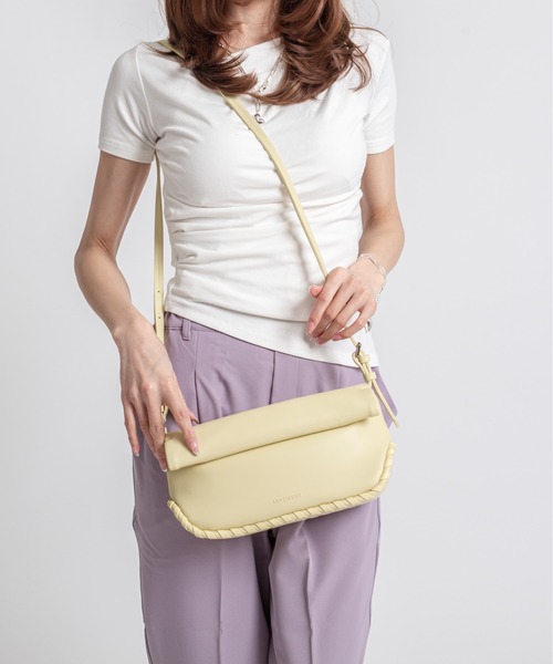 ADD CULUMN（アドカラム）の「【ADD CULUMN/アドカラム】ショルダーバッグ 　ROLLA OBLONG S STITCH（ショルダーバッグ・レディース・ブラック/アイボリー/ライトイエロー・FREE）」の3枚目の写真