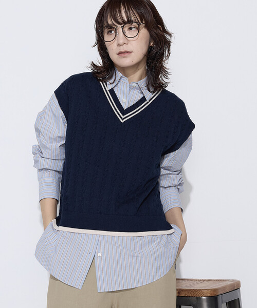 COMME CA Wardrobe（コムサワードローブ）の「ケーブル編 ニットベスト（ニット/セーター・レディース・アイボリー/ネイビー・FREE）」の12枚目の写真