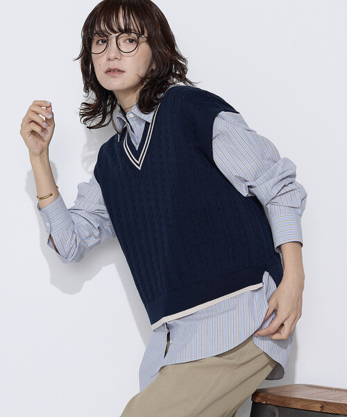 COMME CA Wardrobe（コムサワードローブ）の「ケーブル編 ニットベスト（ニット/セーター・レディース・アイボリー/ネイビー・FREE）」の15枚目の写真