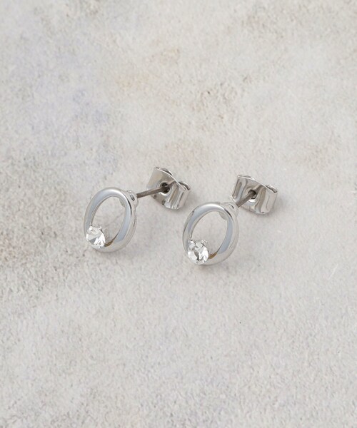 OPAQUE.CLIP(オペークドットクリップ)の「オーバルメタル×ビジューミニピアス(ピアス(両耳用)・レディース・シルバー/ゴールド・00)」の1枚目の写真