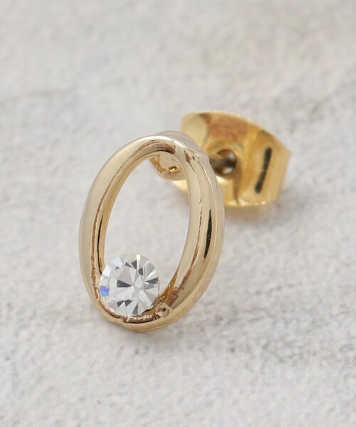 OPAQUE.CLIP(オペークドットクリップ)の「オーバルメタル×ビジューミニピアス(ピアス(両耳用)・レディース・シルバー/ゴールド・00)」の4枚目の写真