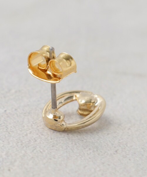 OPAQUE.CLIP(オペークドットクリップ)の「オーバルメタル×ビジューミニピアス(ピアス(両耳用)・レディース・シルバー/ゴールド・00)」の5枚目の写真