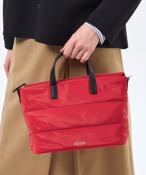 MACKINTOSH PHILOSOPHY（ﾏｯｷﾝﾄｯｼｭ ﾌｨﾛｿﾌｨｰ）の「【LEE4月号/蛯原友里さん着用】パデットミニショルダートート（トートバッグ・レディース・レッド系その他2/ベージュ/ブラック・FREE）」の5枚目の写真